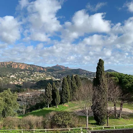 Apartment Cap Esterel 2 Pieces Avec Terrasse Et Parking - Fr-1-504-612